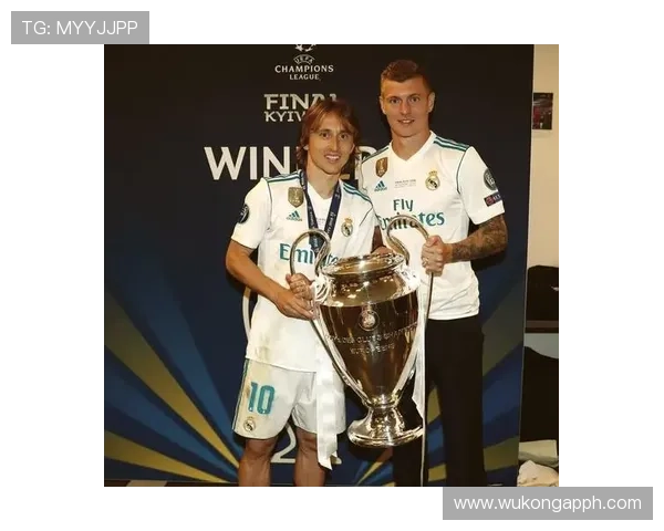 克罗斯与莫德里奇在控球分布下出现路径分化趋势