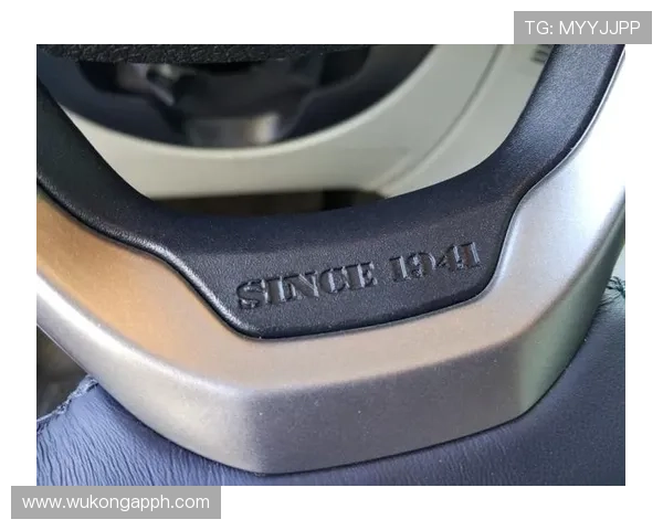 周冠宇新买的豪车，隔壁老王听了都直摇头，这生活差距也太大了吧