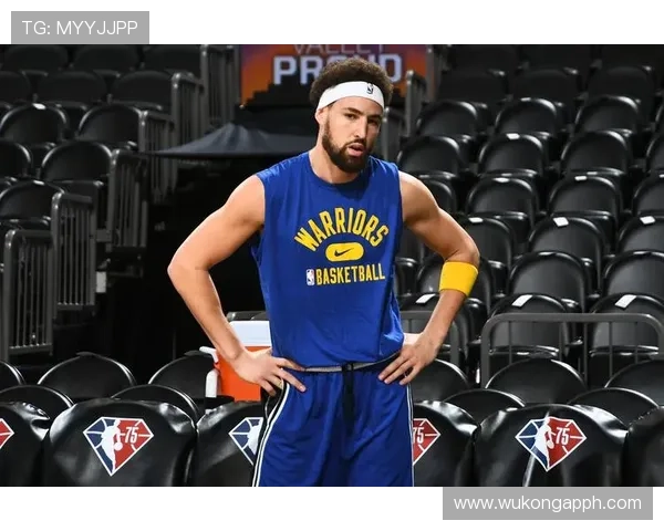 克莱·汤普森无球跑动制造空位，三分效率领跑后卫