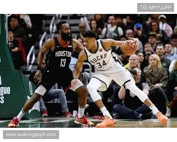 勒布朗挡拆助攻增多拉开差距 引领球队关键时刻表现提升