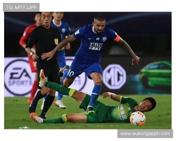 任意球未鸣哨开球算违规吗？裁判判罚标准全解析