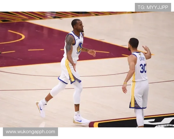 伊戈达拉无球牵制改变勇士防守布局