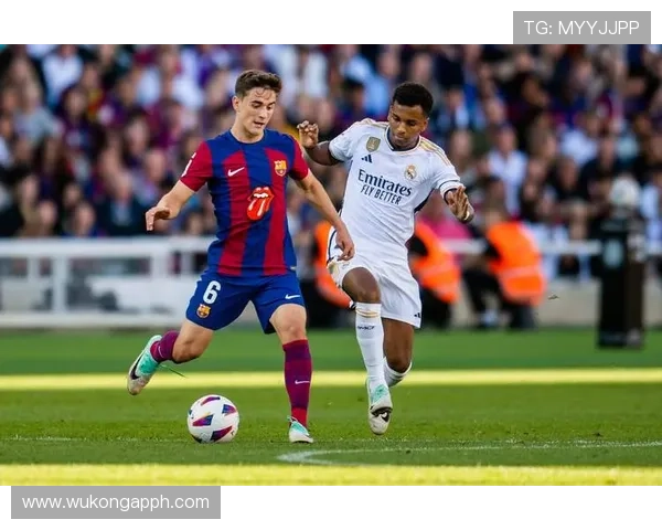 巴萨进攻体系过度依赖边路，战术结构失衡对整体进攻效率造成影响