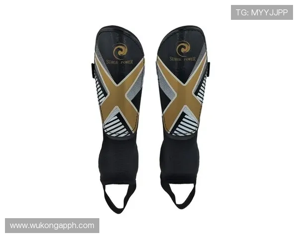 护腿板必须完全被球袜覆盖，这是足球规则中的强制性安全要求